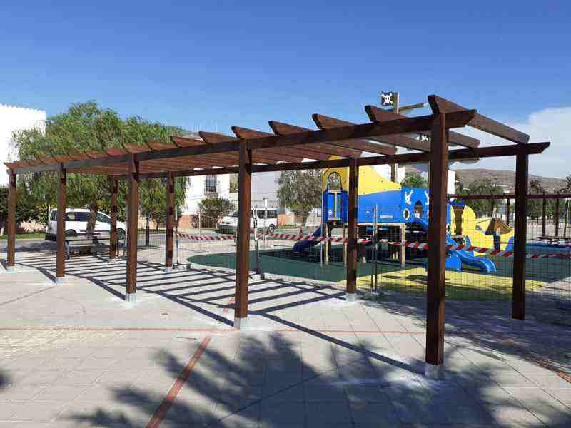 Trabajo de madera en parque de Carchuna, Granada