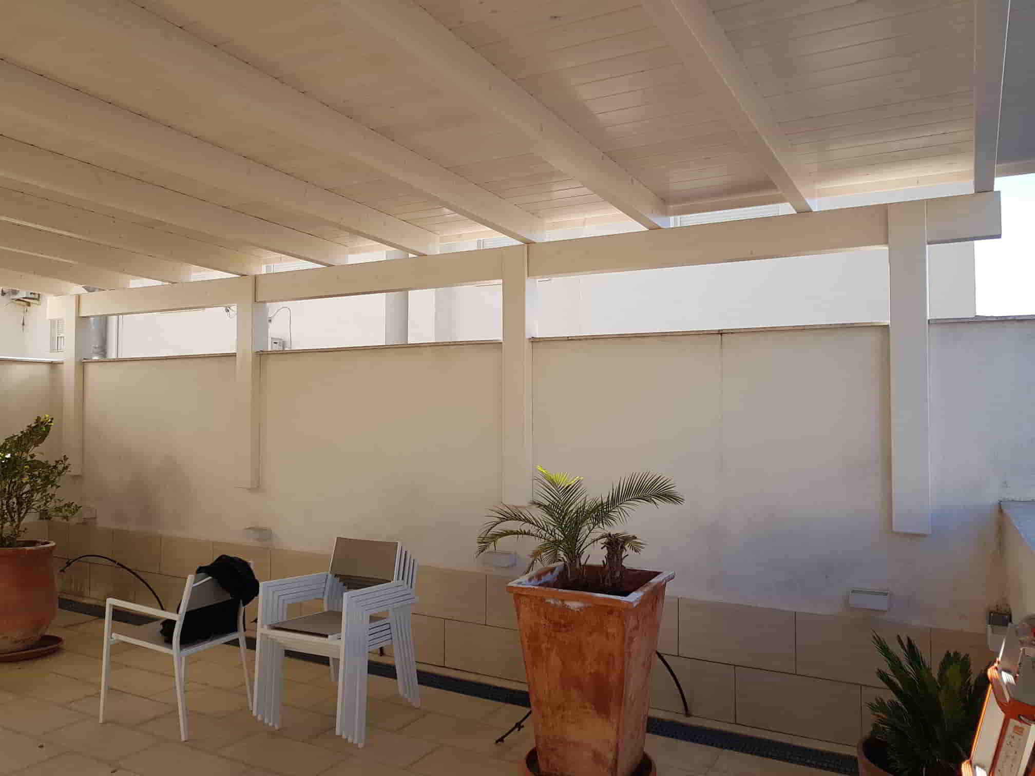 Porche de madera en Albolote