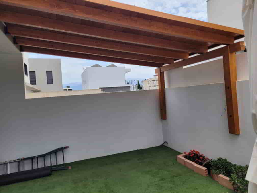 Porche de madera en Armilla