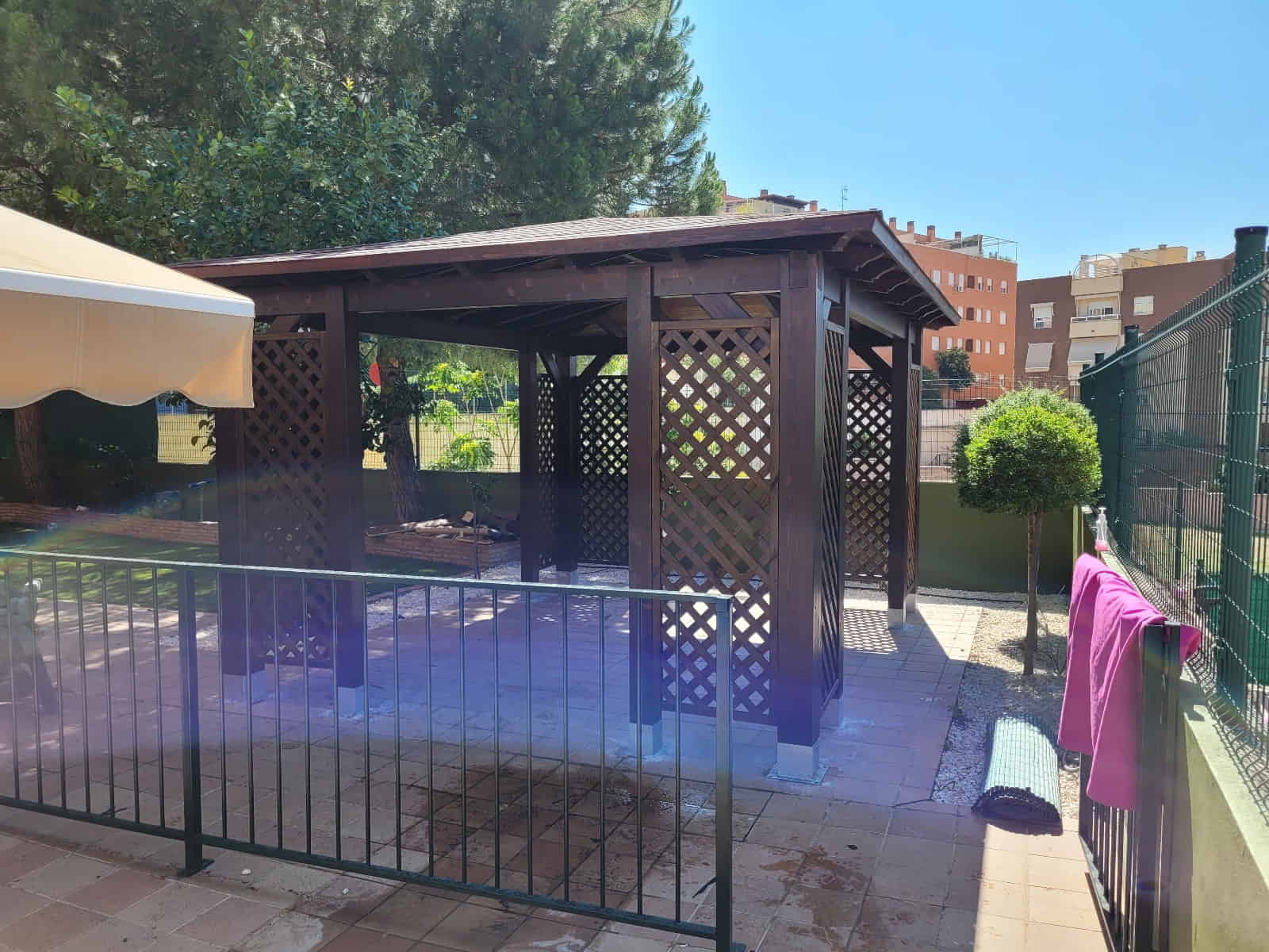 cenador a 4 aguas con celosias en granada